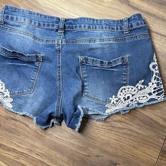 Bongo Floral Embroidered Denim Shorts - Women's Size 13 - Rare Y2K, Summ… - Picture 13 of 13